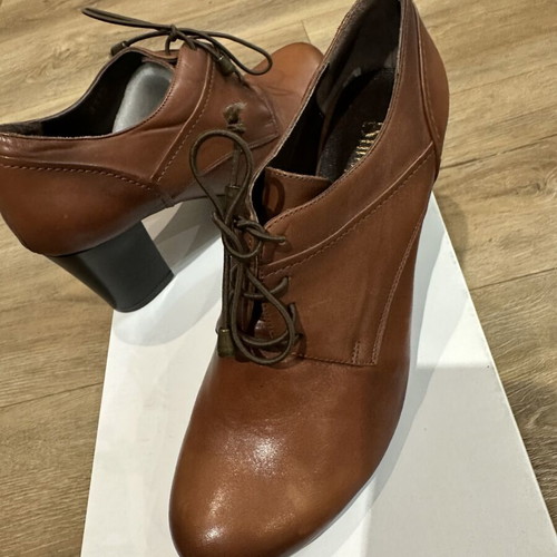 Esthissis leather brown shoes size 38