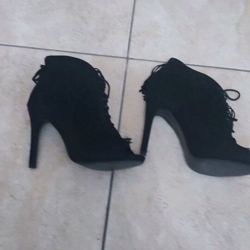 Alta Moda Suede high-heeled ankle boots like new, size 39, black