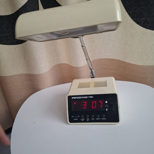 Μπεζ επιτραπέζιο φωτιστικό ρολόι ξυπνητήρι PIFCO PHASE TWO μεταχειρισμένο 1970s