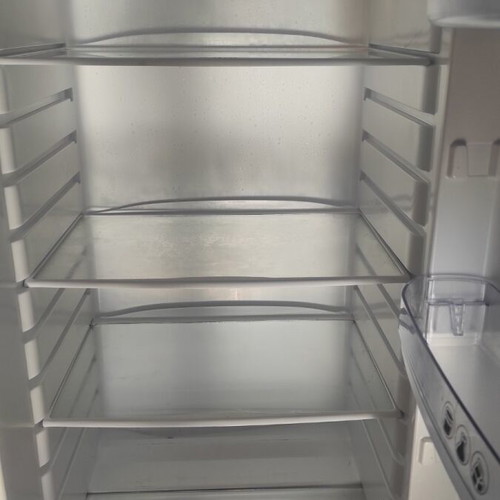 Whirlpool two-door refrigerator, 252 liters, height 1.66 m