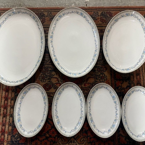 Dinnerware set 92 pieces like new