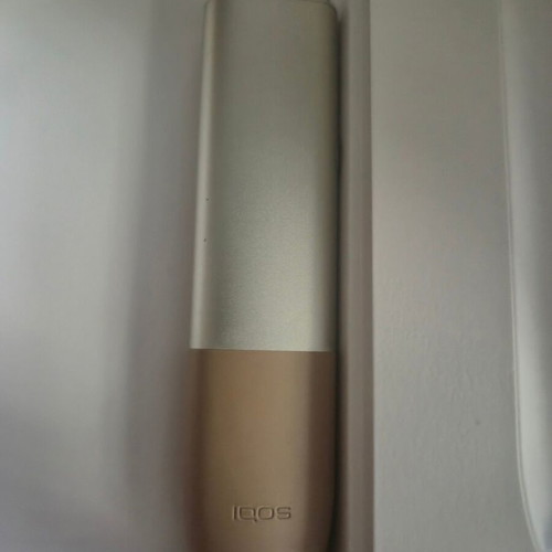 Iqos ILUMA One Gold device used with box and cable