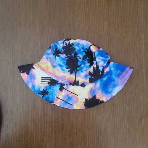 Beachwear set with hat for 5 years old like new