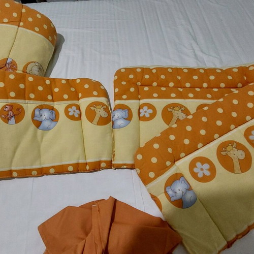 United Colors of Benetton baby bedding set used, yellow and brick with jungle animals