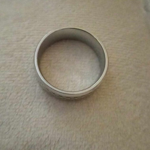 Spikes stainless steel ring with geometric design like new, silver color