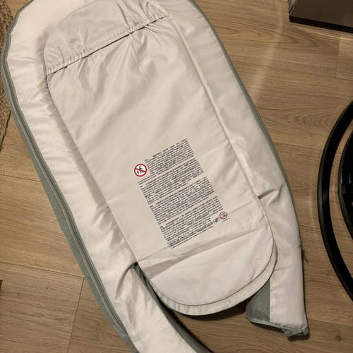Inglesina Balance Green baby nest like new