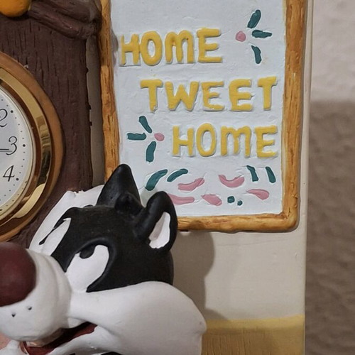 Vintage Tweety & Sylvester Looney Tunes clock like new, tabletop, analog