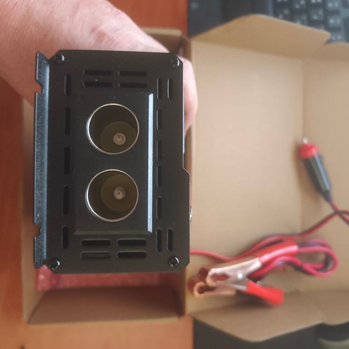 Car inverter 12V to 220V with USB and dual 220V sockets