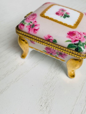 Leonardo collection porcelain box