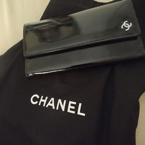 Chanel long patent leather wallet vintage condition with dust bag