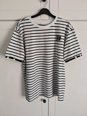 Men's striped T-shirt with embroidery XL like new, black and white