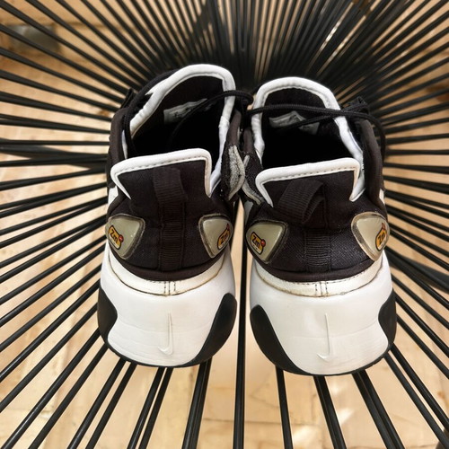 Nike Zoom sneakers, black and white, size 39