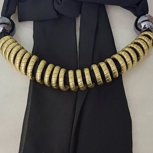 Neck accessory like new (necklace/scarf)