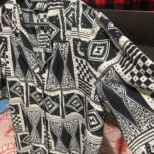 Women's shirt like new, sizes L and XL