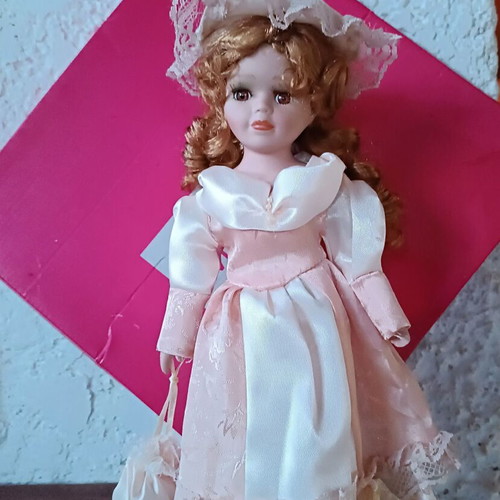 Vintage porcelain decorative dolls set of 2 like new
