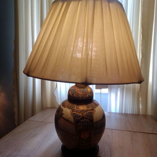 Lamp with Chinese motifs used