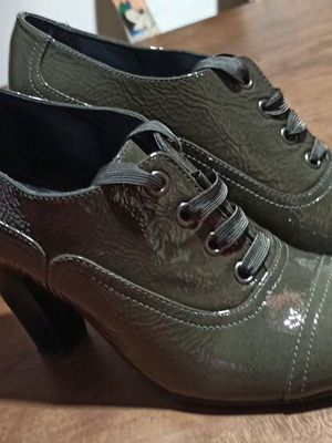Minelli women's shoes patent green khaki 10 cm heel like new, size 38