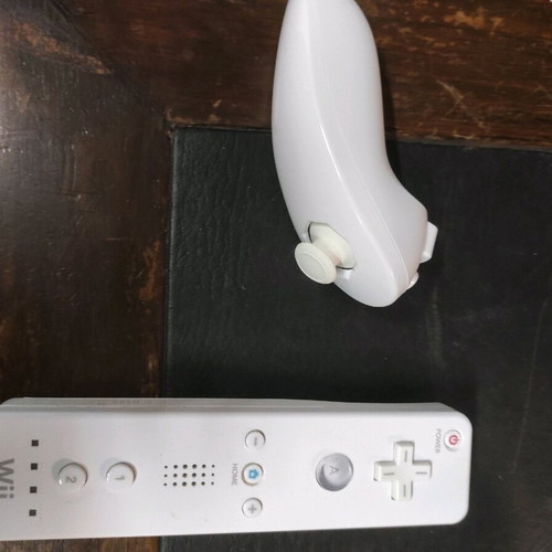 Wii controllers set used