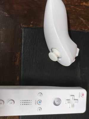 Wii controllers set used