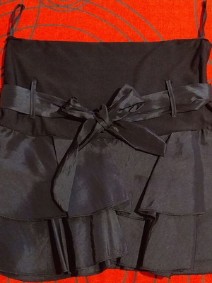 Φούστα μαύρη σε πολύ καλή κατάσταση, μέγεθος S