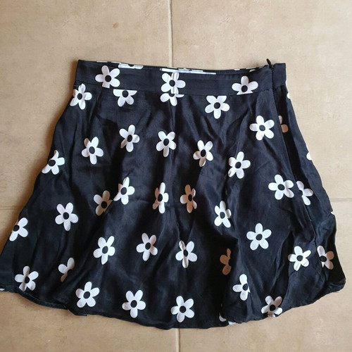 Bershka flared mini skirt with satin fabric and side zipper like new