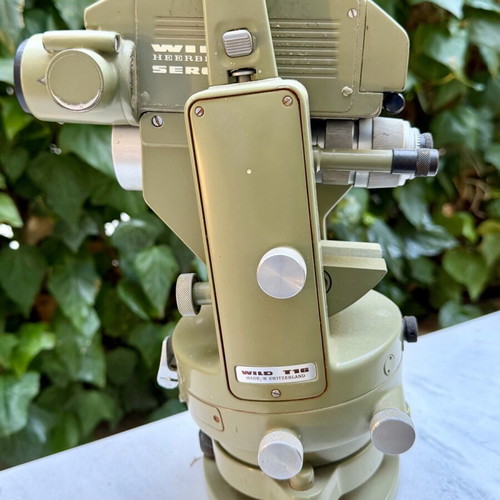 Wild T16 Theodolite used with DI4L accessory collectible
