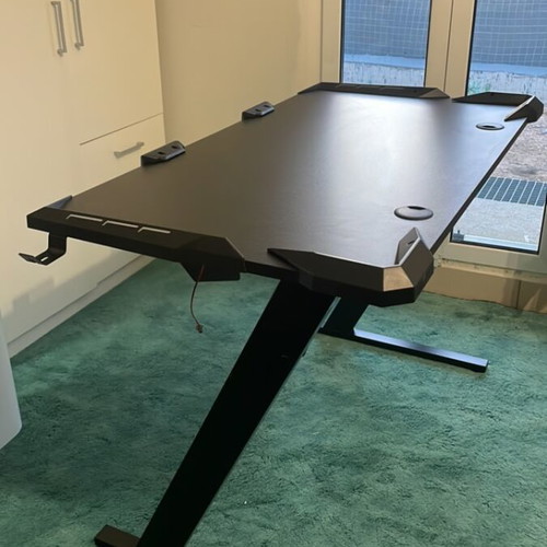 Gaming desk like new with dimensions 75x60x110cm