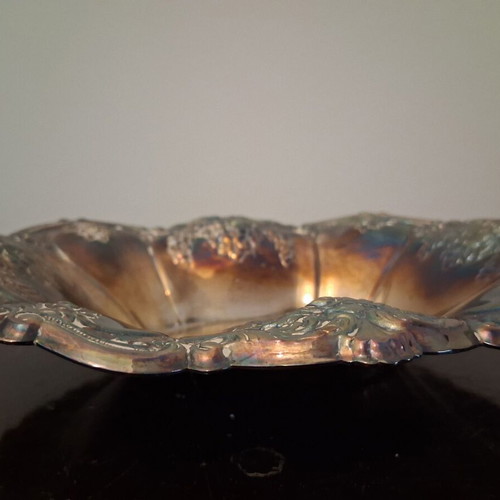 Silver-plated bowl like new with embossed designs 20.5×15.5 cm