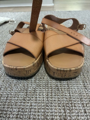 Zara flatforms καινούργια, αληθινό δέρμα, μέγεθος 37, μπεζ