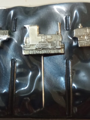 Yugoslavia pins old, intact in their case
