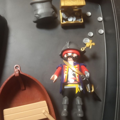 Playmobil pirates like new set with case and brochures