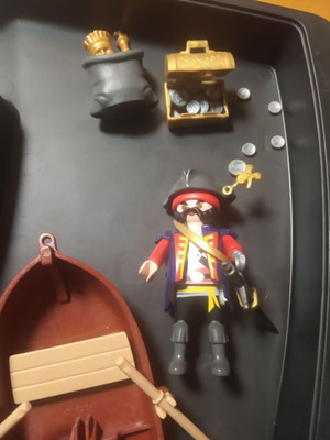 Playmobil pirates like new set with case and brochures