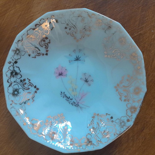 Porcelain plates and miniature bowls, old unused