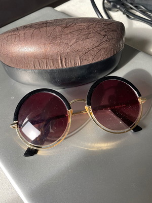 Γυαλιά ηλίου Anna Riska σαν καινούργια, μαύρο και χρυσαφί