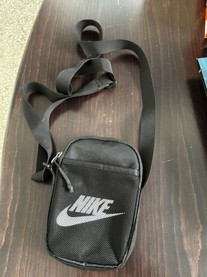 Nike τσαντάκι καινούργιο, μαύρο