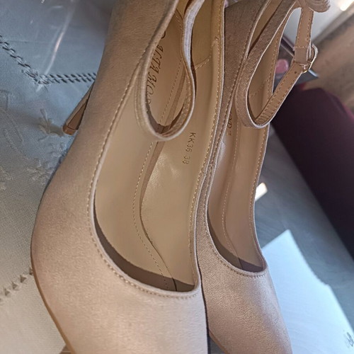 Alta Moda pumps new, size 38, gold with ankle strap