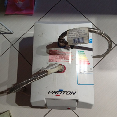 Proton instant water heater like new