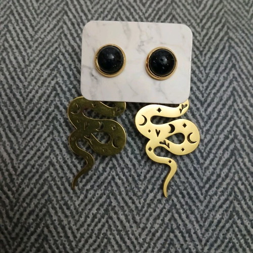 Steel earrings with stone like new, black and gold