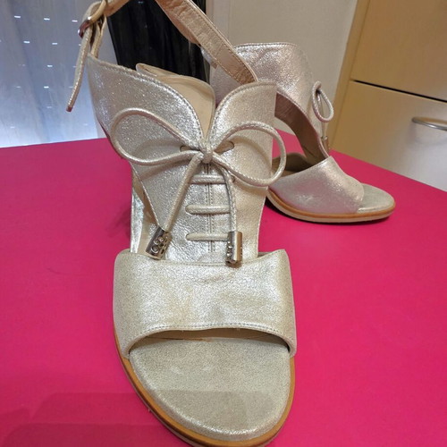 Sergio Turri leather sandals size 40 like new, silver iridescent