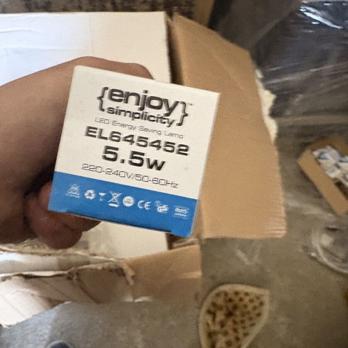 Light bulbs 5.5w with E14 base, pack of 8, new