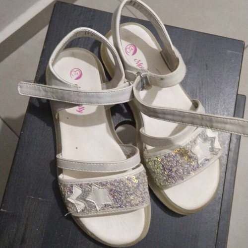 White children's sandals size 34, platform style