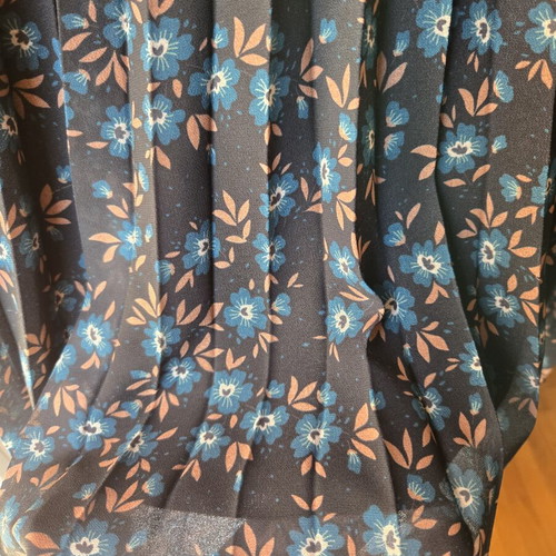 Pleated floral midi skirt like new, size small, colorful