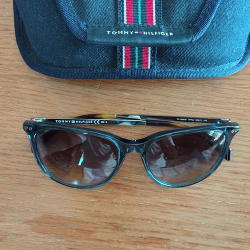 Tommy Hilfiger sunglasses, blue