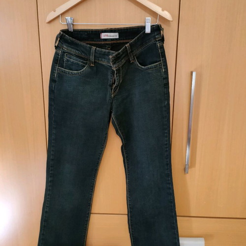 Levi's jeans 31x34 like new, low rise