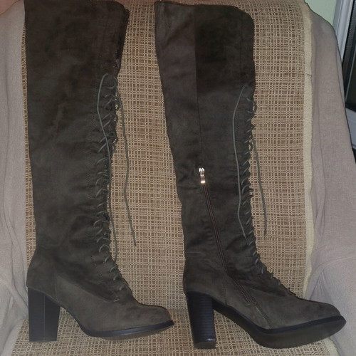 Brown suede boots with laces and heel