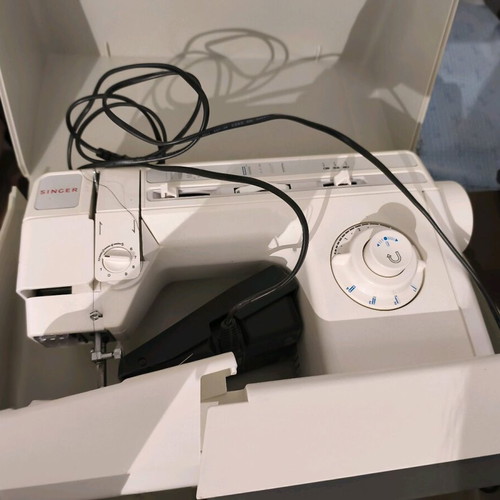 Singer Vintage Sewing Machine with Case and Pedal, New