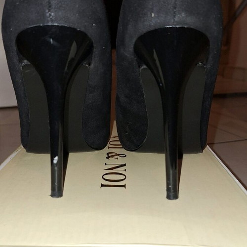 Black pumps used, size 37