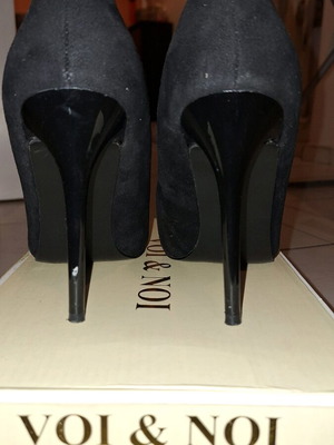 Black pumps used, size 37