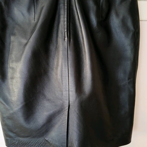 Fidele leather skirt short used, size medium