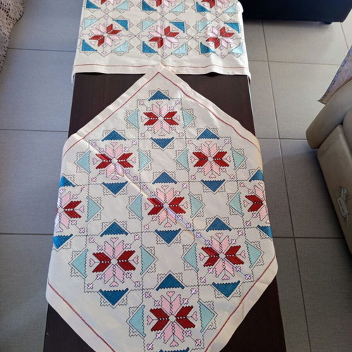 Table Linen Set 5 Pieces used, ecru with embroidery